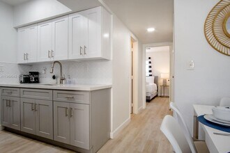 2160 NW 18th Terrace-Unit -1 in Miami, FL - Building Photo - Building Photo