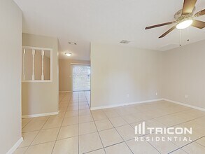 1115 Oakhill St in Seffner, FL - Building Photo - Building Photo