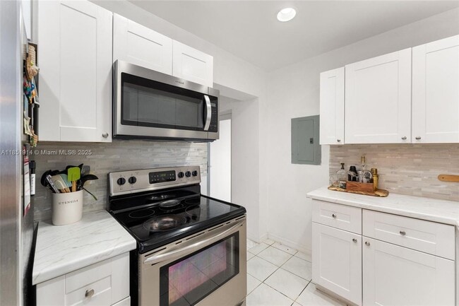 1111 NE 211th Terrace in Miami, FL - Building Photo - Building Photo