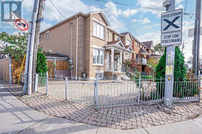 641 Caledonia Rd in Toronto, ON - Building Photo - Building Photo