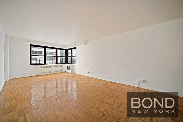 399 E 72nd St in New York, NY - Building Photo - Building Photo