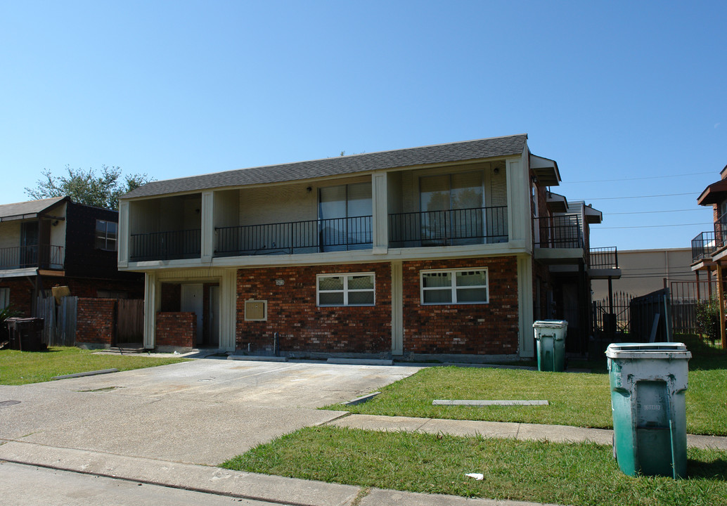 3673 Martinique Ave in Kenner, LA - Foto de edificio