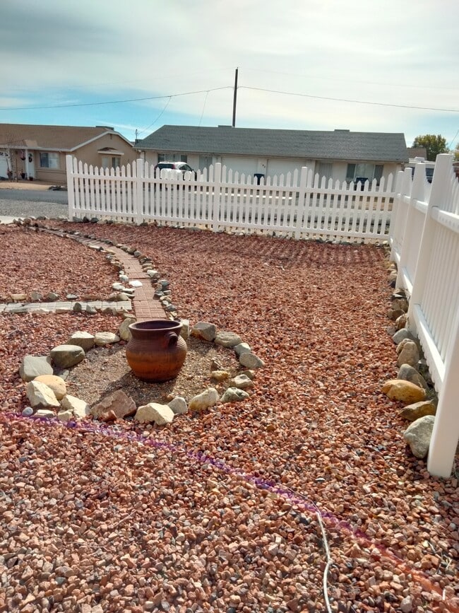 8396 E Stevens Dr, Unit A in Prescott Valley, AZ - Foto de edificio - Building Photo