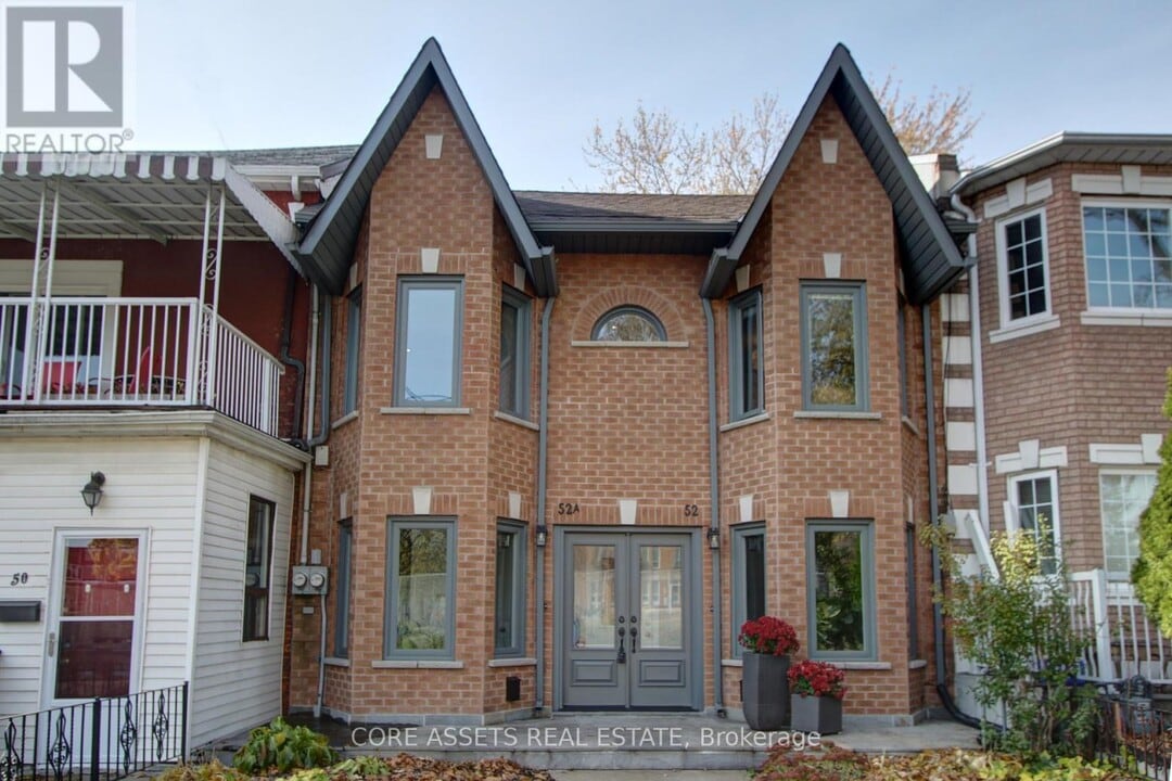 52 St Clarens Ave in Toronto, ON - Building Photo