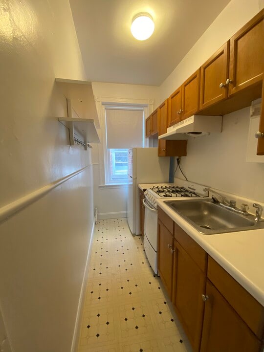 1821 Beacon St, Unit 1 in Brookline, MA - Building Photo
