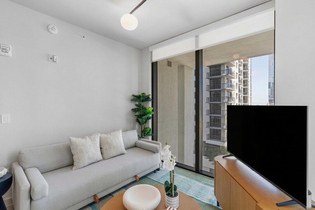 11 NE 6th St, Unit SI FL15-ID1470138P in Miami, FL - Foto de edificio