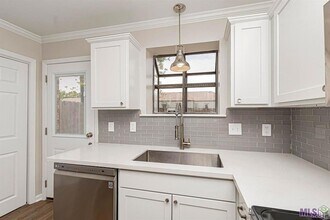 9506 Jefferson Hwy in Baton Rouge, LA - Building Photo - Building Photo