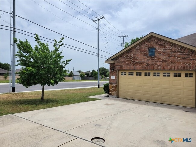 property at 901 Brown Rock Dr