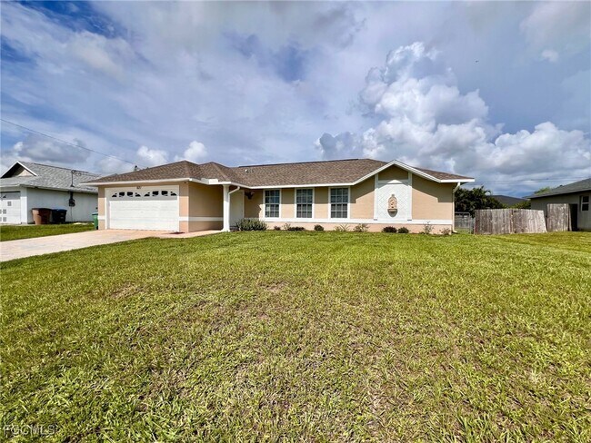 621 SW 10th Pl in Cape Coral, FL - Building Photo - Building Photo
