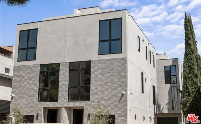 428 Arnaz Dr in Los Angeles, CA - Building Photo - Building Photo