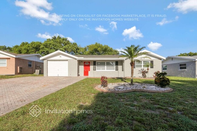 10821 Manchester Rd, Unit 215 in Port Richey, FL - Foto de edificio - Building Photo