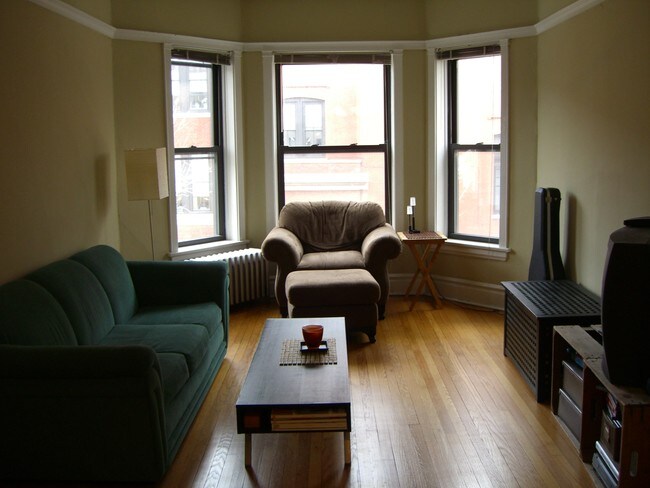 3308 N Clifton Ave-Unit -3 in Chicago, IL - Building Photo - Building Photo