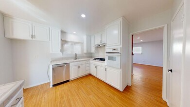 1102 E Ave J5 in Lancaster, CA - Building Photo - Building Photo