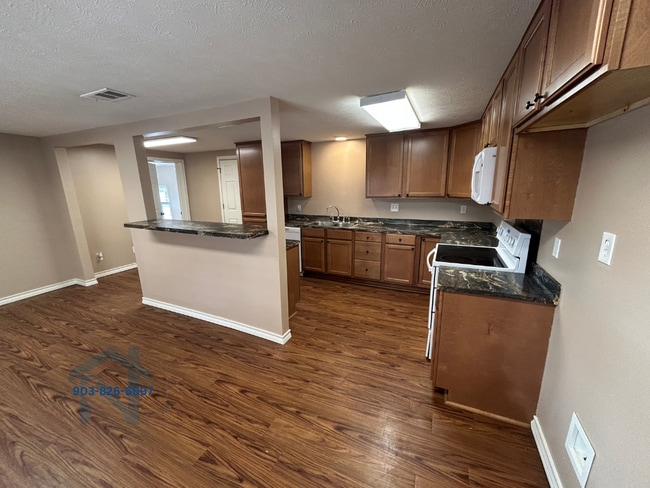 2417 Co Rd 3778 in Queen City, TX - Building Photo - Building Photo