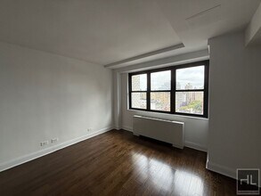 E 16 ST in New York, NY - Building Photo - Building Photo
