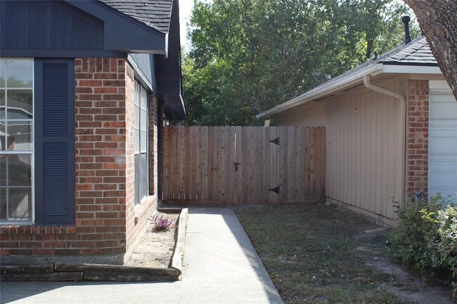 9211 Golden Meadow Dr in Houston, TX - Building Photo - Building Photo