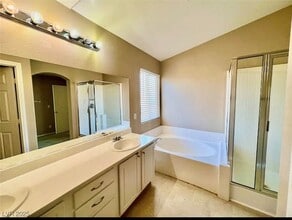 2455 Silver Sunrise Ln in Henderson, NV - Building Photo - Building Photo