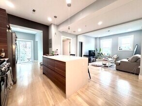 19 University Rd, Unit 3## in Brookline, MA - Foto de edificio - Building Photo