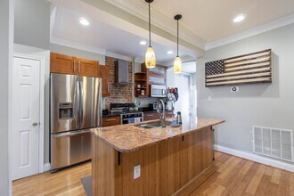 503 Columbia Rd NW, Unit 503 in Washington, DC - Foto de edificio - Building Photo