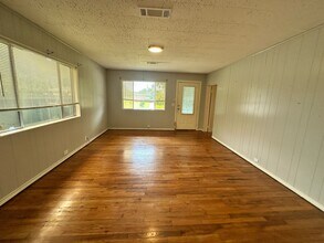 918 W 5th St in Freeport, TX - Building Photo - Building Photo