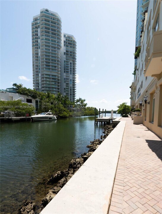150 Sunny Isles Blvd in Sunny Isles Beach, FL - Foto de edificio