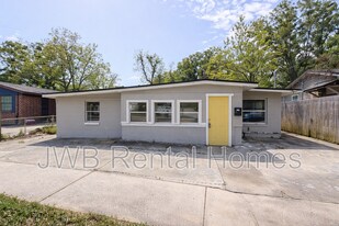 1490 W 33rd St in Jacksonville, FL - Building Photo