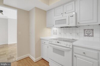 3800 Fairfax Dr, Unit 509 in Arlington, VA - Building Photo - Building Photo