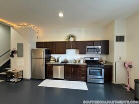 160 E Berkeley St, Unit 309 in Boston, MA - Building Photo