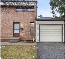 1957 Nicholas Ct in Warren, MI - Building Photo