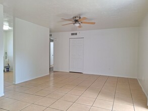 1202 Regent St in Edgewater, FL - Building Photo - Building Photo