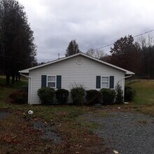 831 Clairmont Rd in Johnson City, TN - Foto de edificio - Building Photo