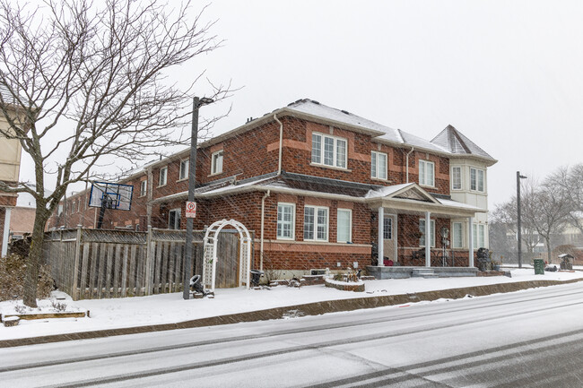 Stratford Park in Toronto, ON - Building Photo - Building Photo