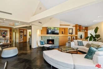 2625 Mar Lu Dr in Los Angeles, CA - Building Photo - Building Photo