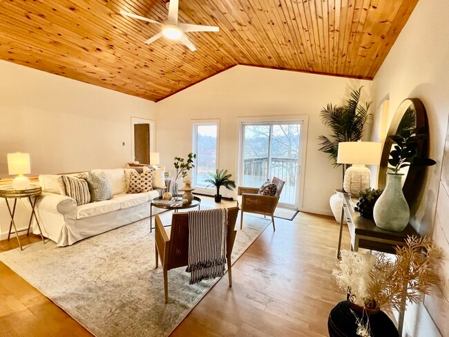 70 River St in Parry Sound, ON - Building Photo - Building Photo