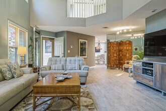 6652 Trident Way in Naples, FL - Foto de edificio - Building Photo