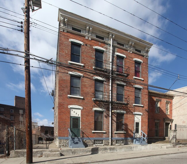 2027-2029 Dunlap St in Cincinnati, OH - Building Photo - Building Photo