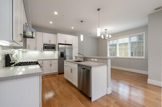 436 Laurel St in San Carlos, CA - Building Photo - Building Photo