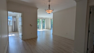196 SE Spokane St, Unit 101 in Portland, OR - Building Photo - Building Photo