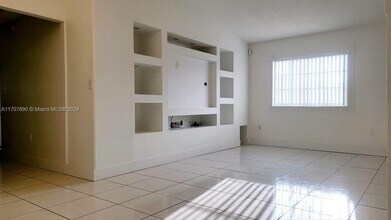 2461 W 76th St-Unit -205 in Hialeah, FL - Building Photo - Building Photo