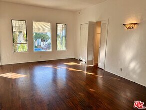 2166 Beachwood Terrace in Los Angeles, CA - Building Photo - Building Photo