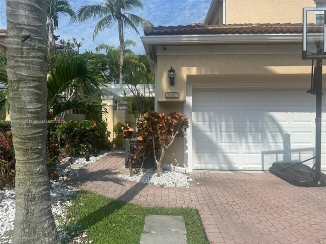 21022 NE 34th Ct in Miami, FL - Building Photo - Building Photo