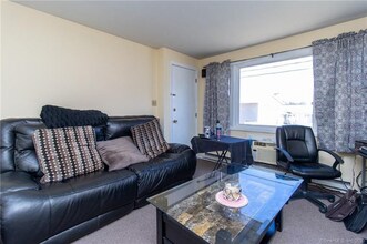 246 New Haven Ave, Unit 2 in Waterbury, CT - Building Photo - Building Photo