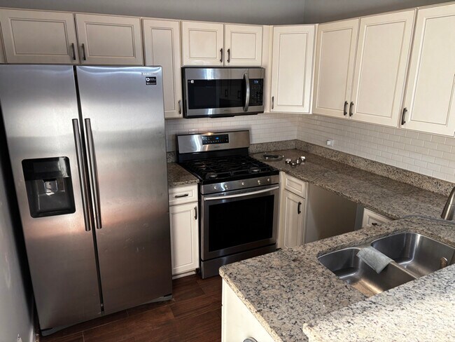 6744 S St Lawrence Ave in Chicago, IL - Building Photo - Building Photo