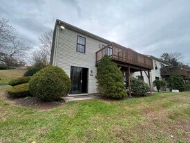 177 Aspetuck Vlg in New Milford, CT - Building Photo