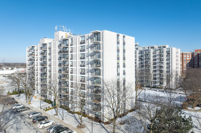 Golf Towers in Des Plaines, IL - Building Photo - Building Photo