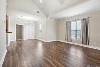 7300 Burbank Dr in Baton Rouge, LA - Building Photo - Building Photo