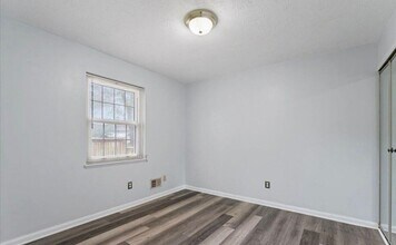 10201 Waycross Ave in Louisville, KY - Building Photo - Building Photo