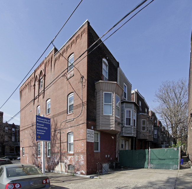 West Village Apartments in Philadelphia, PA - Foto de edificio - Building Photo