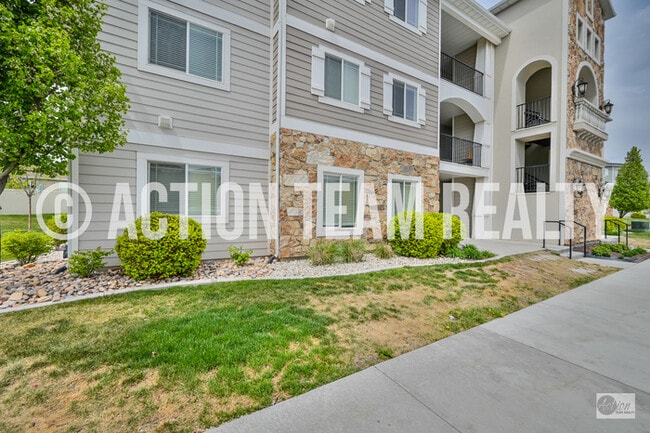 226 W Ridge Rd in Saratoga Springs, UT - Building Photo - Building Photo