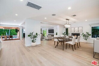 3201 Viola Pl in Los Angeles, CA - Building Photo - Building Photo